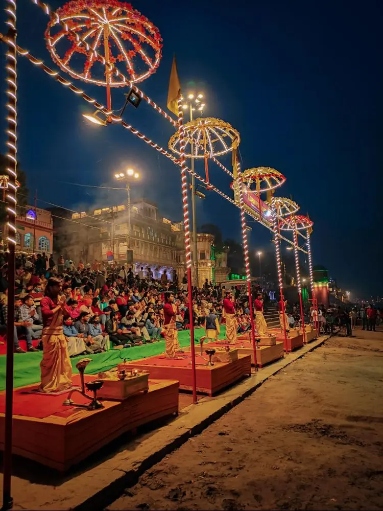 IN FRAME - Ganges River Aarti/Worship 🙏🏻

As everyone knows that #varanasi is most famous for ghats, so the most famous thing of ghats is Ganges River Worship in the evening, this worship/aarti is done everyday since 2014 on many ghats of Varanasi. The most famous one is on Dashashwamedh ghat & Assi ghat. Ganga Aarti is perhaps the most important event related to the holy river. It involves the chanting of hymns, fire, flower, and more. The idea is to show gratitude and respect to the river, a...