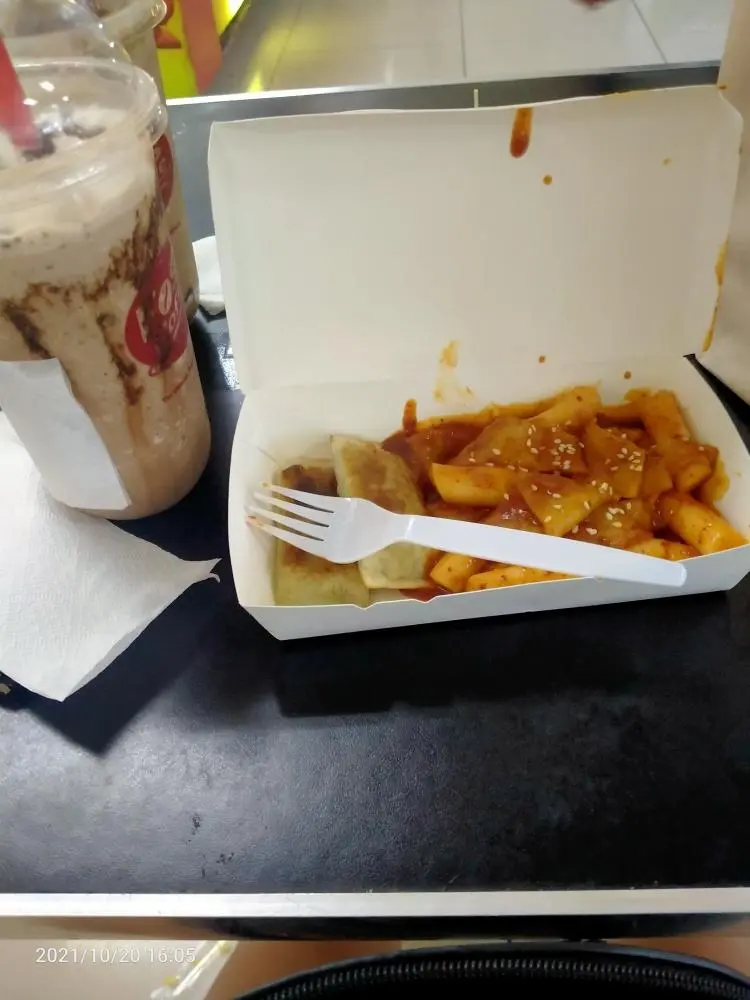 Super Yuuuuuum 😍😍😍 teokbokki and Fish cake with Mandu . 

#koreanfoodlover