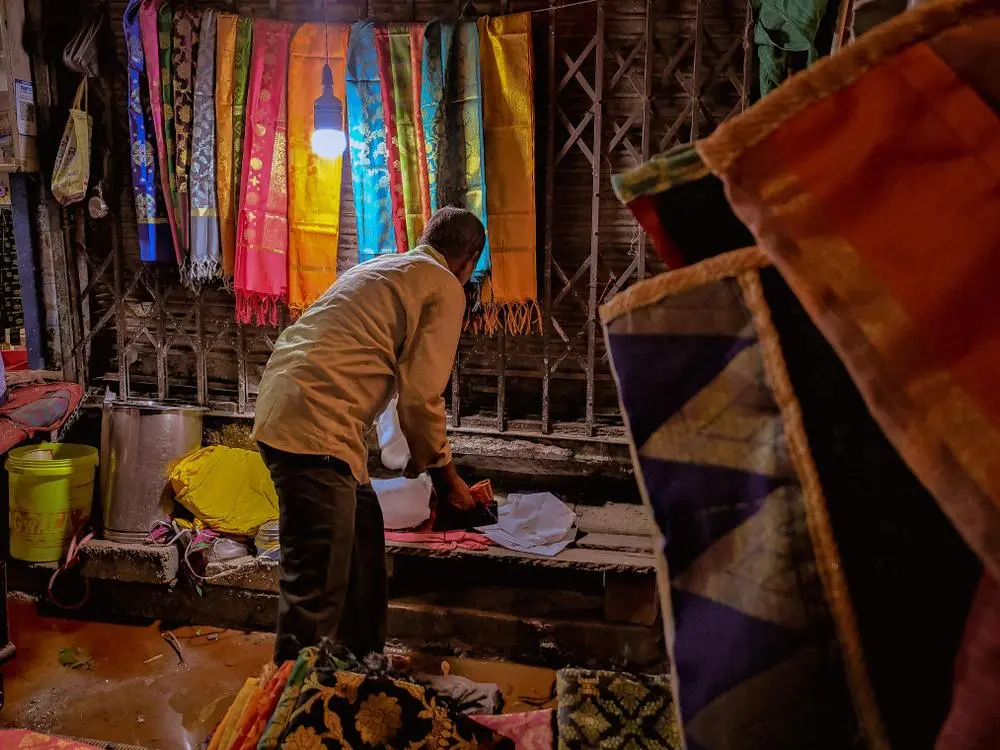In Frame : Night market street vendor 🛒 (Cost 3$ / 200₹)

Banaras/ Varanasi or Kashi has an ancient history of textile designing. The most exquisite brocades in silk and gold are woven by the weavers on silk pit loom. The weavers of Varanasi are best known for their skill in brocade weaving and known as Kinkhabs. There are many exquisite designs in this variety and it is even impossible to copy or imitate the saris as the loom is very intricate in construction. The origin of this old technique ...