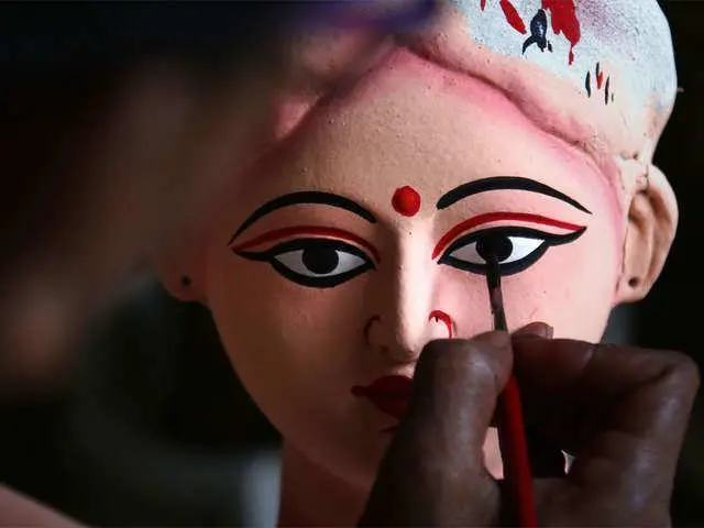 Shubho Mahalaya!❤️
Mahalaya is an important day for Hindus the world over. Mahalaya marks the start of the Durga Puja Festival. On this day, the goddess Durga is believed to have descended to Earth. Today, almost every Hindu wakes up to 4 am in the morning, tunes into the radio to listen to the recital of Mahisasura Mardini by Birendra Krishna Bhadra and go for a walk to mark the beginning of the much awaited Festival. On the occasion of Mahalaya, the idol of Goddess Durga is given eye i.e. "Cho...