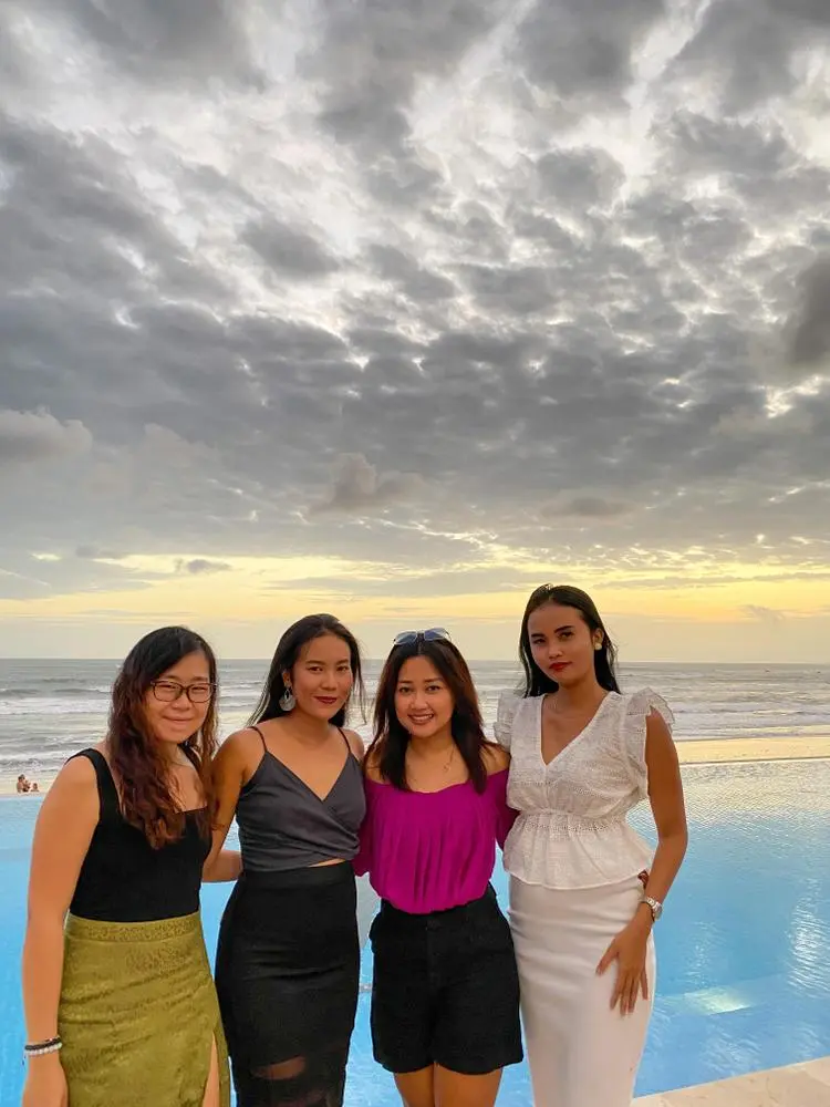 Good friends, good view, good food on a happy hour weekend ❤️ #sunset 