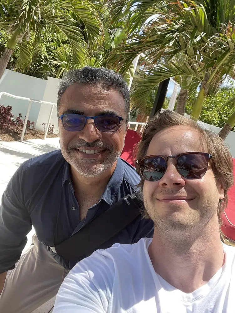 Great to connect with my man @ourielohayon in Miami. I got the 💎🙌 on his coin! 