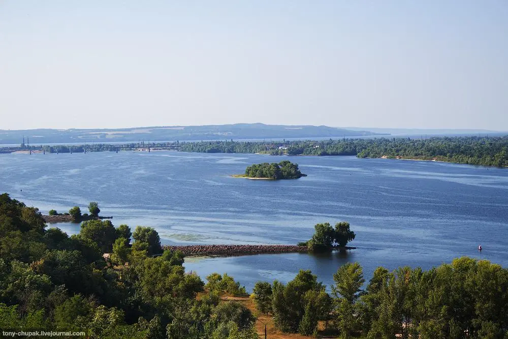 "Fame usually comes to those who are thinking about something else". - Holmes

Tarasova Gora, Kanev, Cherkasy region, Ukraine.
Shevchenko National Reserve. To get to the memorial complex on the mountain, prepare to climb 339 steps. But the ascent is definitely worth it. At the foot of the monument to Kobzar, not just a beautiful, but a really stunning view of the Dnieper opens. Everything, as the poet Taras Shevchenko bequeathed.