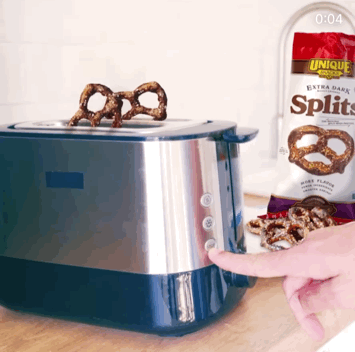 We make Extra Dark Splits so you don’t have to do this yourself. 😂Nobody want the smoke detector to go off. #🥨